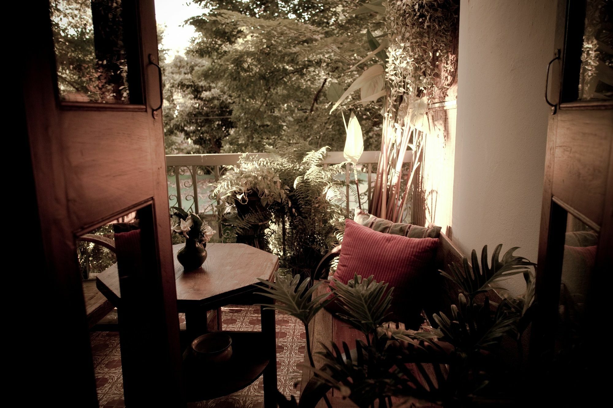 The Asadang Bed And Breakfast Bangkok Exterior foto